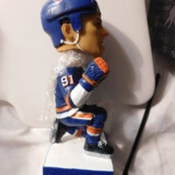 New York ISLANDERS NHL JOHN TAVARES BOBBLEHEAD 2015-2016 Inaugural Season - Picture 4 of 9